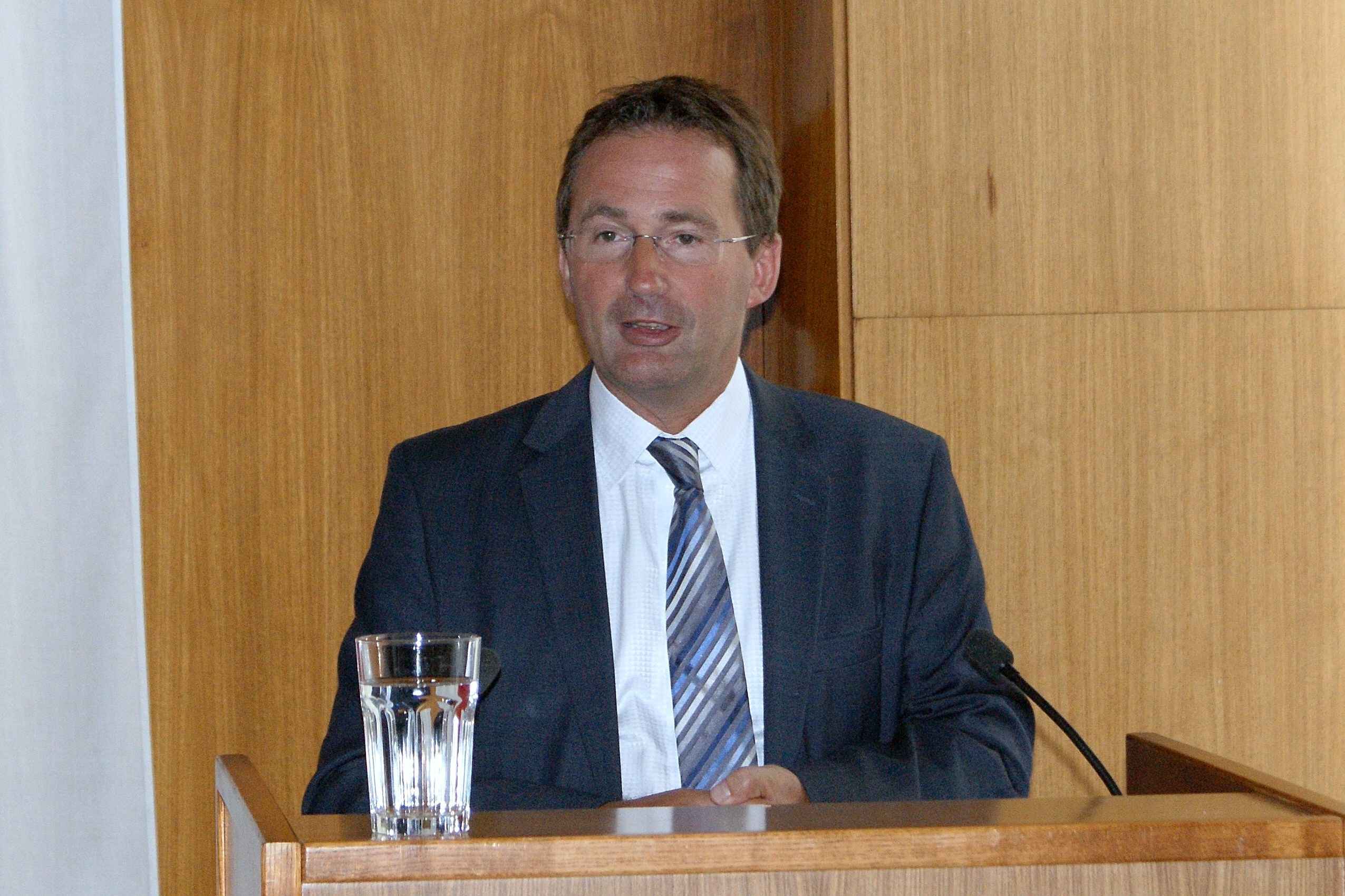 Wiens Landespolizeipr&auml;sident Dr. Gerhard P&uuml;rstl