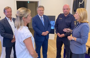 Hochrangiger Besuch im Info-Store der Wiener Polizei am Schottenring 10